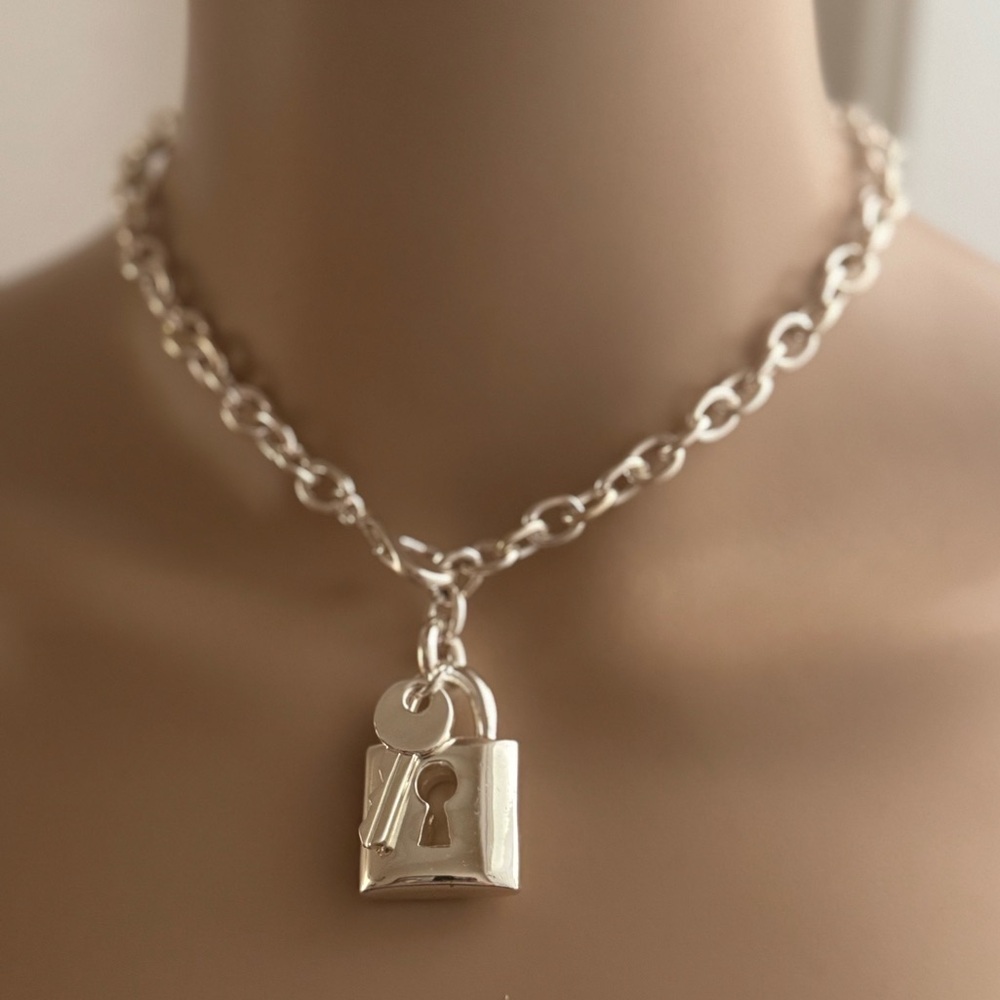 Express NWT Silver Lock and Key 18” Necklace